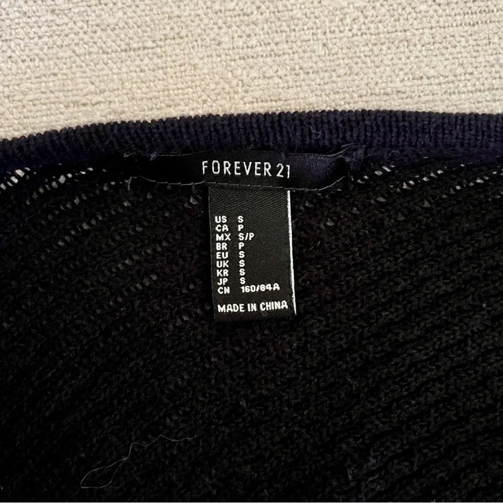 Forever 21 Black Sweater - Picture 4 of 4